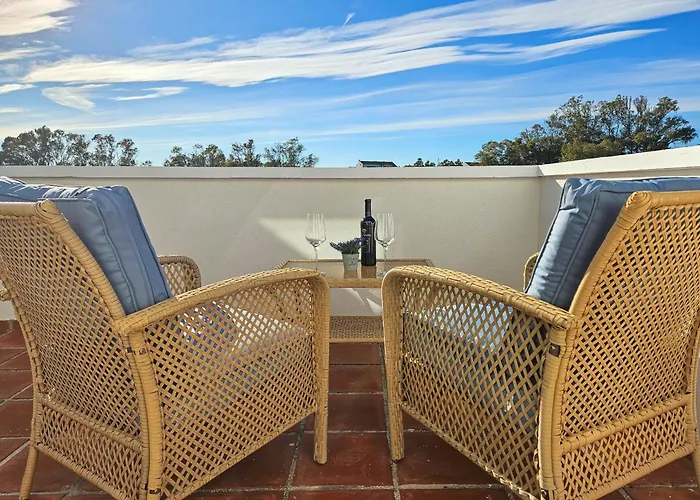 4 Bedroom House With Private Pool Near Cabopino 마르베야