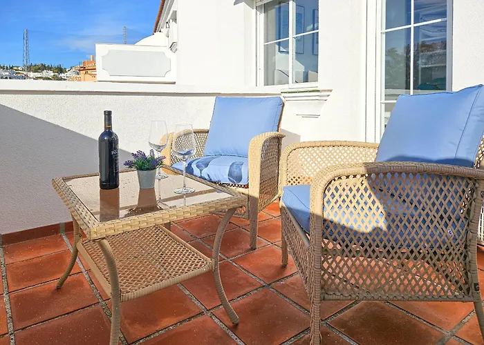 4 Bedroom House With Private Pool Near Cabopino 빌라 *