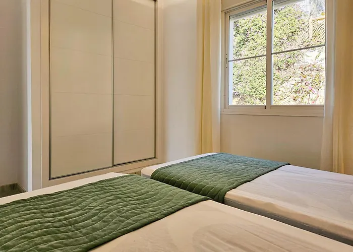 4 Bedroom House With Private Pool Near Cabopino * 마르베야