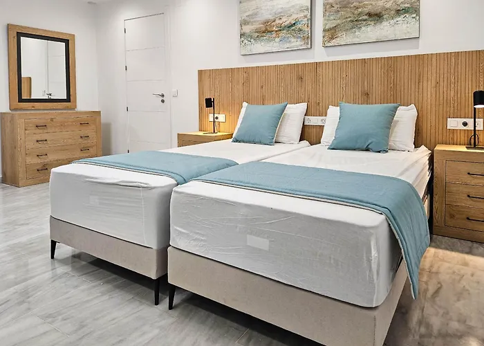 4 Bedroom House With Private Pool Near Cabopino 빌라