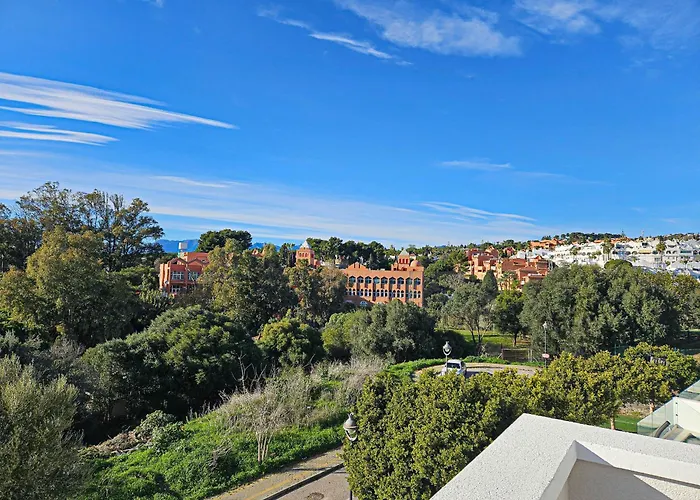 4 Bedroom House With Private Pool Near Cabopino 빌라 마르베야