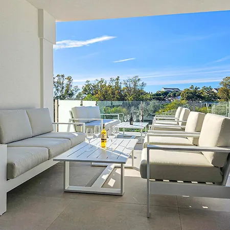 4 Bedroom House With Private Pool Near Cabopino Βίλα