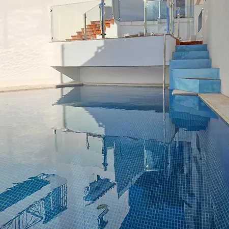 Βίλα 4 Bedroom House With Private Pool Near Cabopino