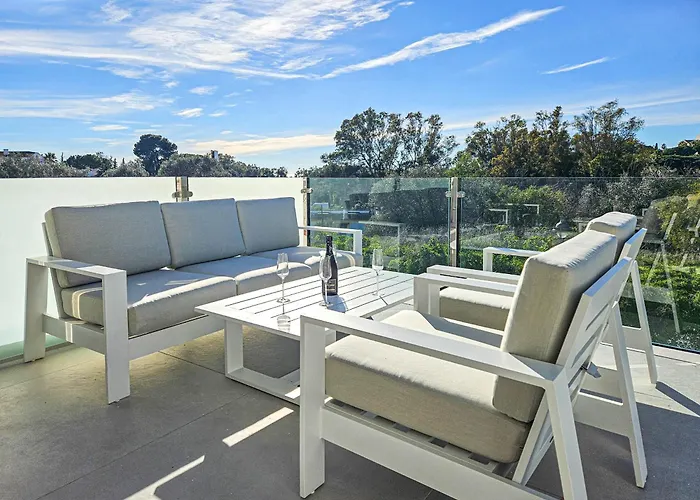 4 Bedroom House With Private Pool Near Cabopino Villa *