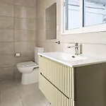 4 Bedroom House With Private Pool Near Cabopino 빌라 마르베야