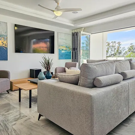 4 Bedroom House With Private Pool Near Cabopino מארבלה