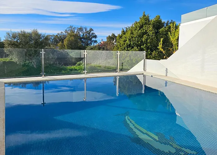 Villa 4 Bedroom House With Private Pool Near Cabopino Marbella