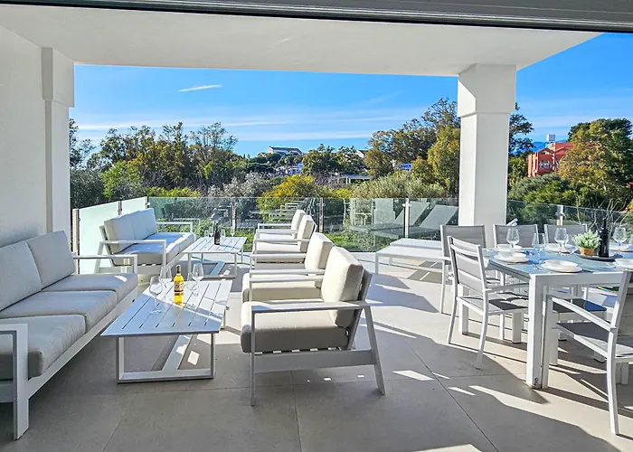4 Bedroom House With Private Pool Near Cabopino Villa *