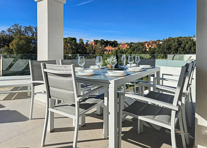 别墅 4 Bedroom House With Private Pool Near Cabopino 马尔韦利亚