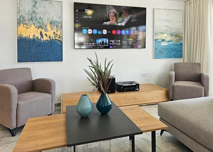 别墅 4 Bedroom House With Private Pool Near Cabopino 马尔韦利亚