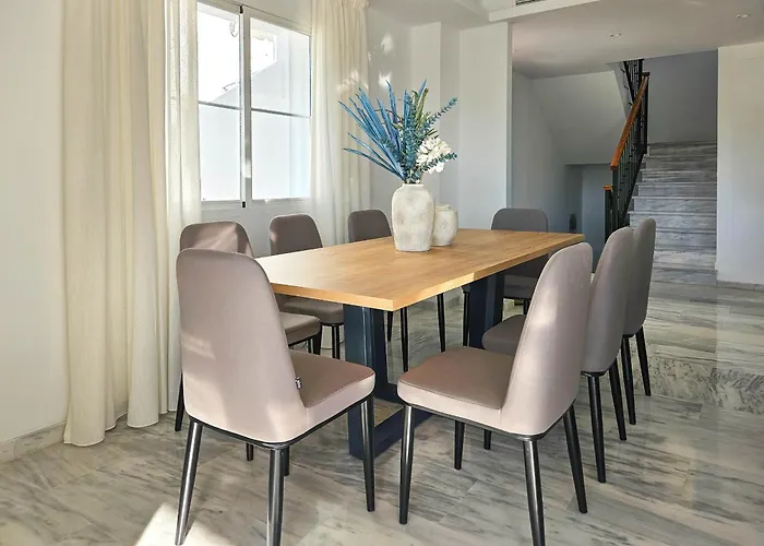 4 Bedroom House With Private Pool Near Cabopino מארבלה