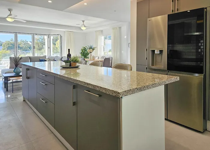 Βίλα 4 Bedroom House With Private Pool Near Cabopino