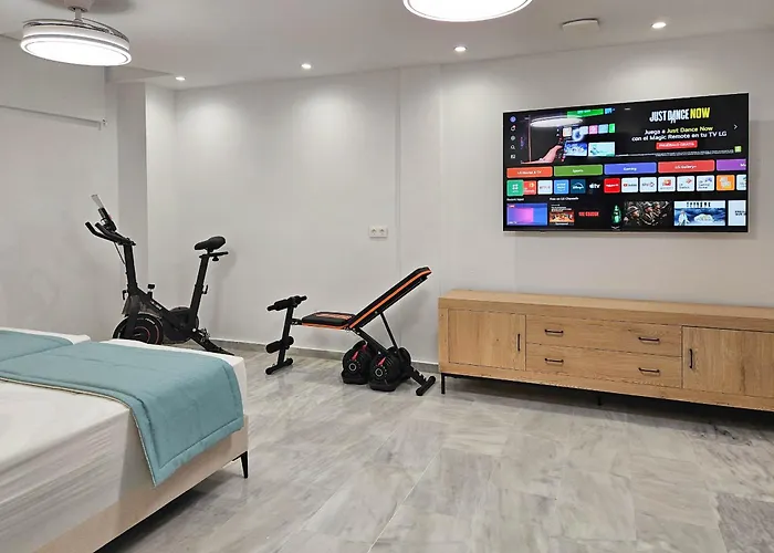 4 Bedroom House With Private Pool Near Cabopino * 马尔韦利亚