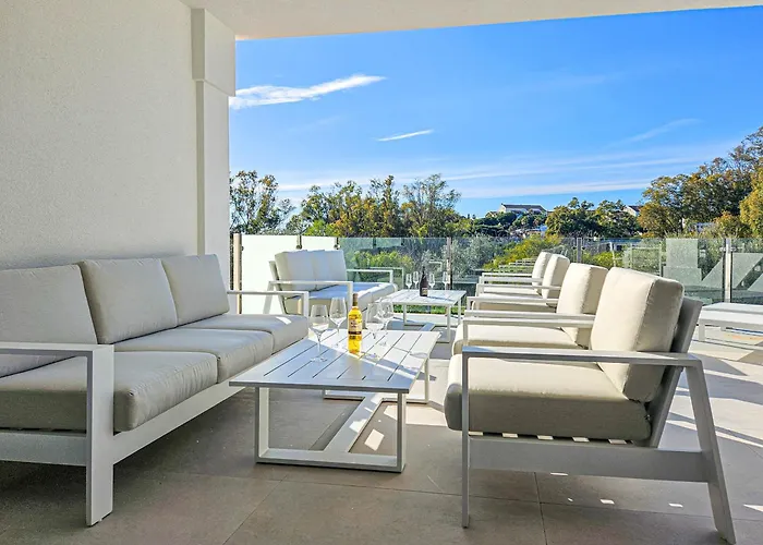 4 Bedroom House With Private Pool Near Cabopino Villa