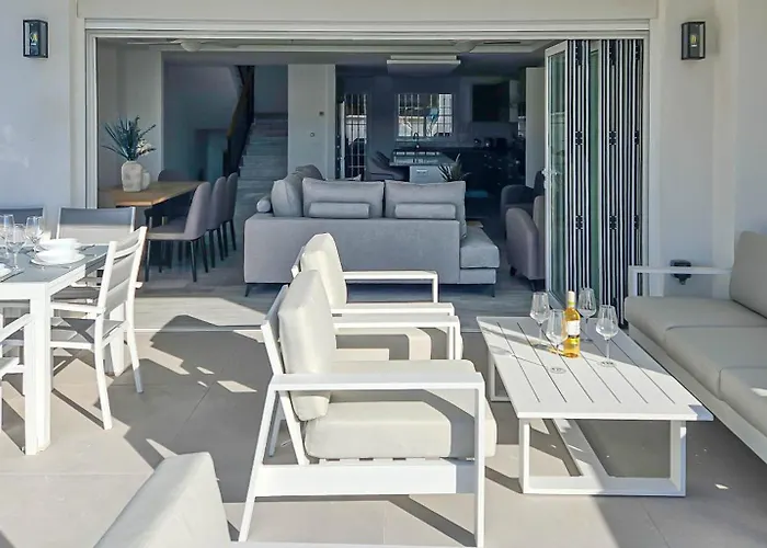 4 Bedroom House With Private Pool Near Cabopino *