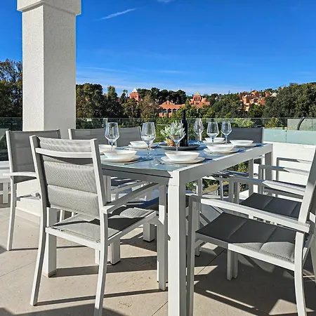 Villa 4 Bedroom House With Private Pool Near Cabopino Marbella